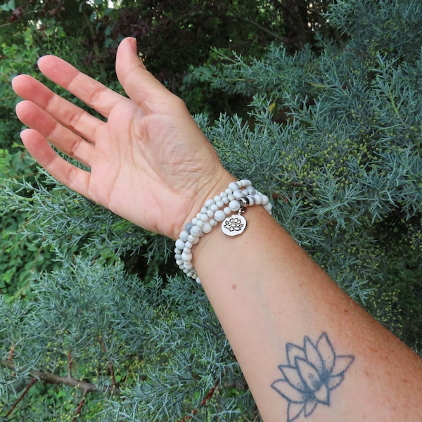 Mala bracelet / necklace 108 natural stone beads Howlite