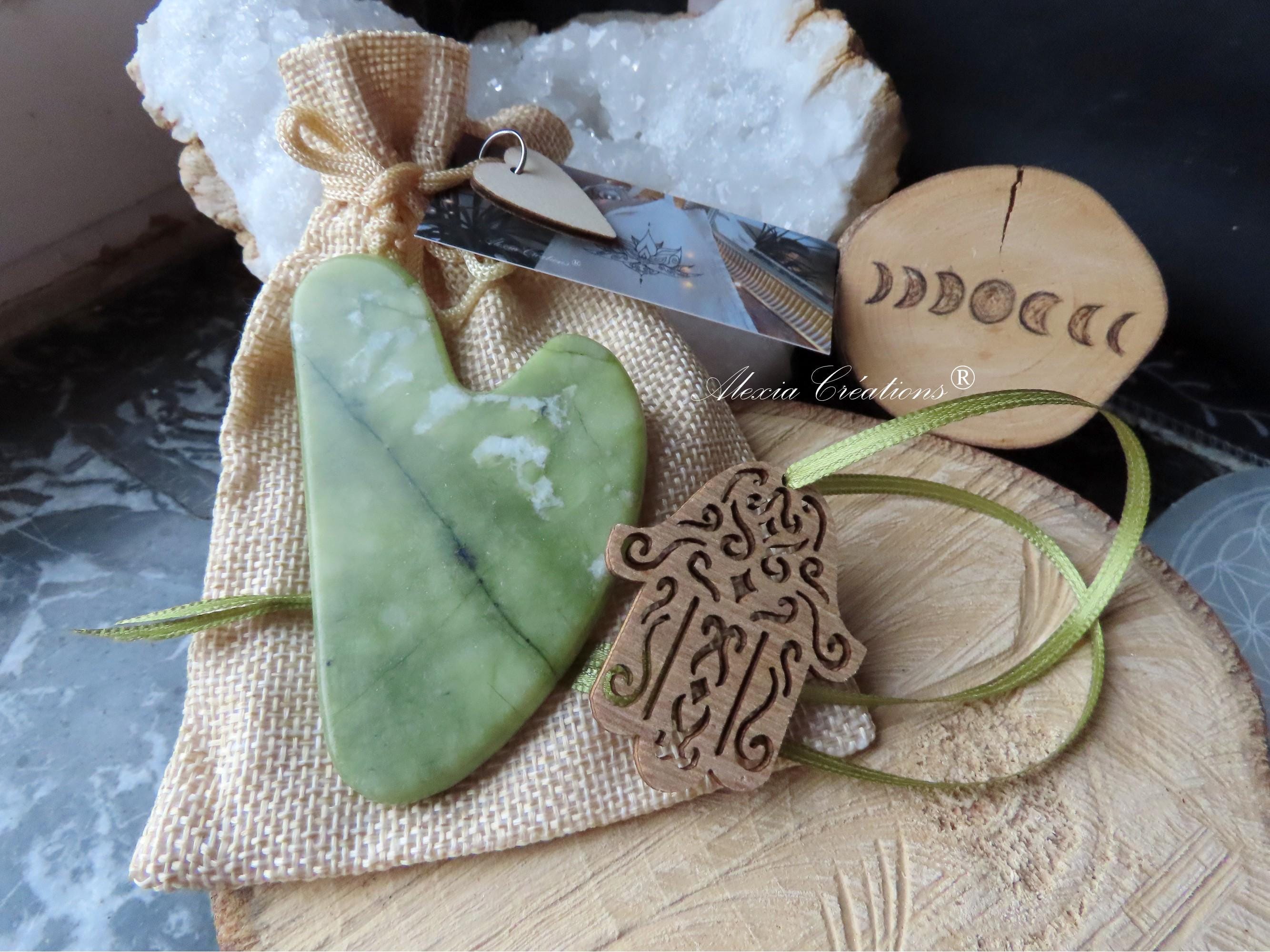 Gua Sha en pierre gemme naturelle de New Jade, et pendentif en bois Main porte Bonheur