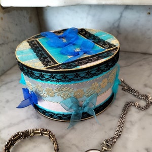 Boite ronde à bijoux bleue avec dentelle noire, écrin pour bijoux, cadeau romantique pour elle