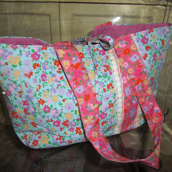 Sac en tissu imprimé fleuri bleu et rose