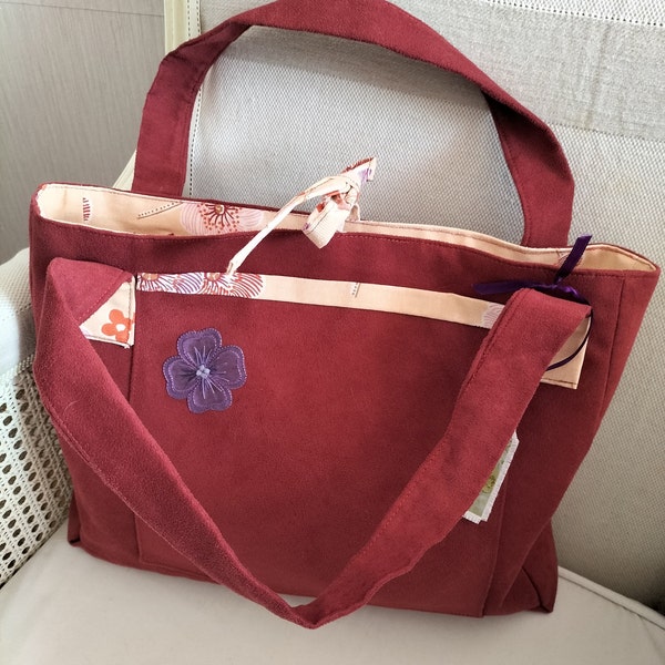 Sac en Alcantara rouge bordeaux et tissu coton fleuri