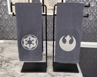 Nueva línea de toallas de gofre/rizo con bordado de símbolo a elegir.