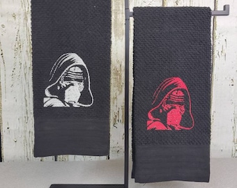 Bordado de Kylo Ren sobre una toalla de cocina negra