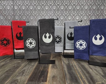 Rebellenallianz oder Imperial Cog Stickerei auf unifarbenem Geschirrtuch