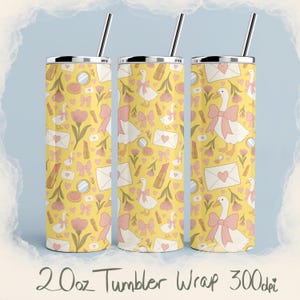 Yours Truly Goose Buttered Affection - Vaso de 20 oz, delgado, con envoltura, 300 dpi, descarga digital amarilla, lápiz labial con espejo y carta de amor de Girly Goose