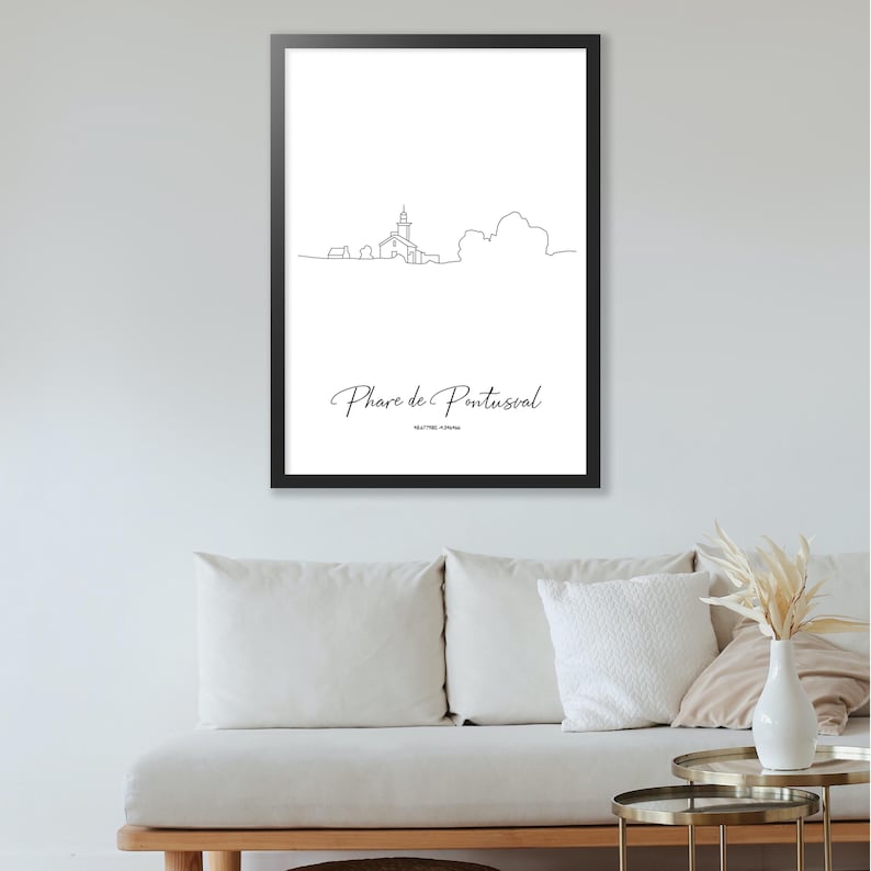 May include: A black and white line drawing of a lighthouse and surrounding buildings. The text "Phare de Pontusval" is below the drawing.