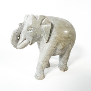 手彫りのソープストーン象：ヴィンテージの動物の置物
