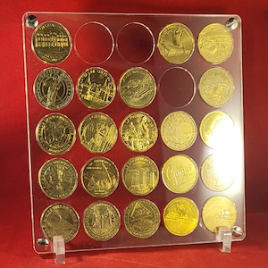 Transparenter Plexiständer für Medaillen der Monnaie de Paris