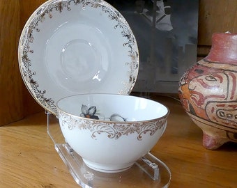 Plexiglas display for cup and saucer