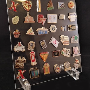 Plexiglasdisplay für Pin-Sammlung