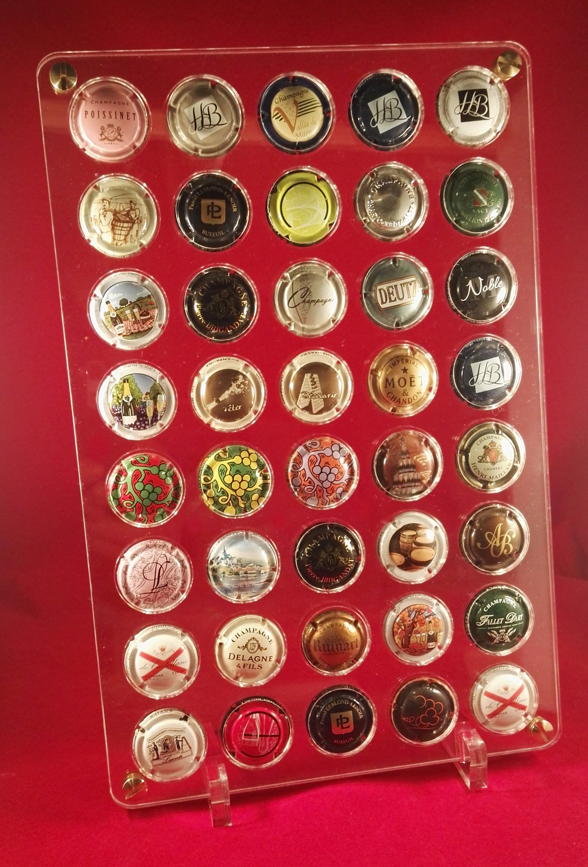Plexiglas display for champagne capsules