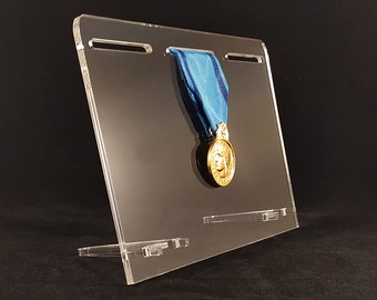 Plexiglass displays for 3 medals