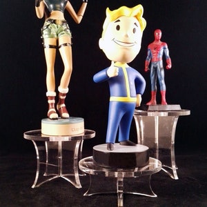 Set mit 3 Plexiglas-Displays für Sammelfiguren