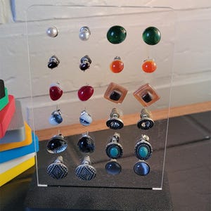 Présentoir pour 12 paires de clous d'oreilles