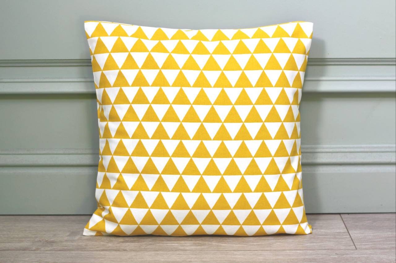 Housse de Coussin Coton Épais Traingles Jaune/Blanc Dakar