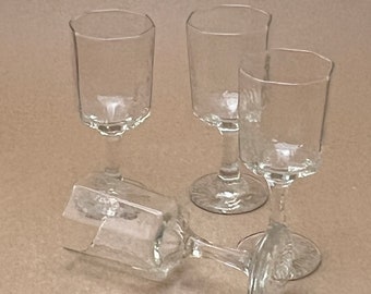 Libbey Facets Clear Wine Glass Set of 4, Hexagon Wine Glass Barware, Textured Wine Glass, Pebbled Wine Glass Barware