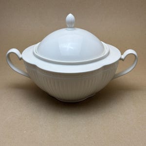 Mikasa Italian Countryside Casserole Dish: 2 Qt White Stoneware
