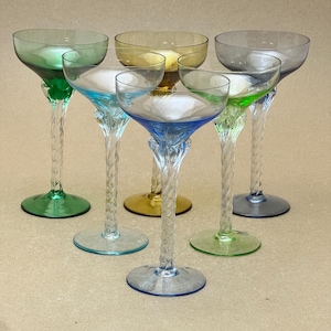 Zestaw Vintage Multi Color Blefeld Champagne Glass Twisted Tulip Stem, Kolorowe kryształowe kieliszki do szampana Barware Przezroczysty Twisted Tulip Stem