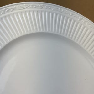 Mikasa Italienische Landschaft 30,5 cm Runde Servierplatte, weißes Mikasa-Steingut