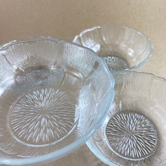 Arcoroc Christmas Plates Set Of 4 Welcome Home Arcoroc Dessert Salad Plate Arcoroc Glass Christmas Dinnerware Dessert Plate Winter Scene Dining Serving Home Living Silver Trend Com