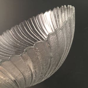 Vintage Arcoroc Seabreeze Salad Bowl: Swirled Optic Glass, Scalloped Rim