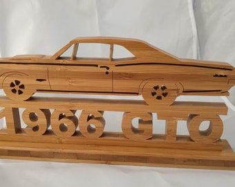 PONTIAC GTO 1966 en bois découpé chantourné. Idéal comme cadeau de noël