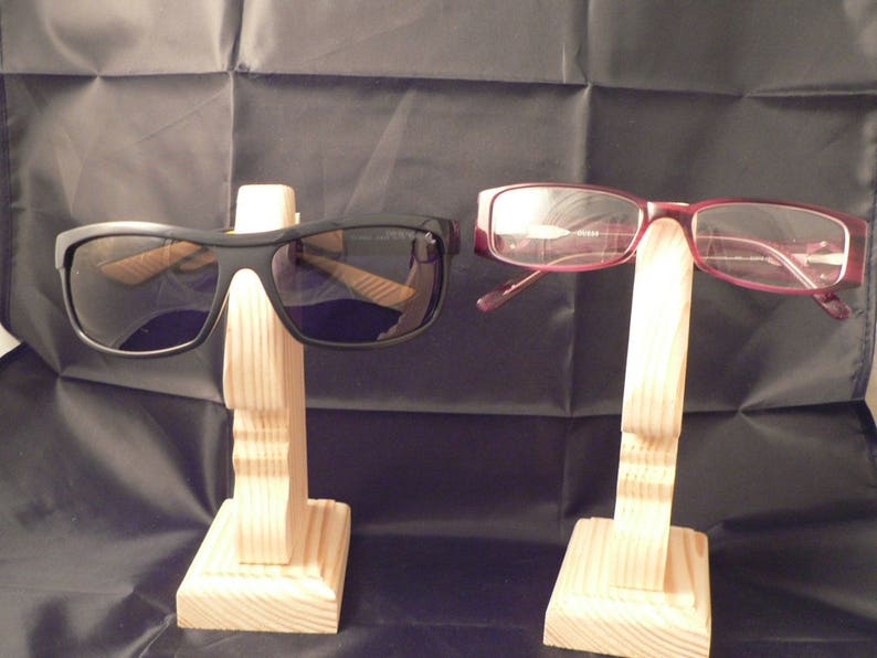 LE NEZ support de lunettes en bois découpé image 3