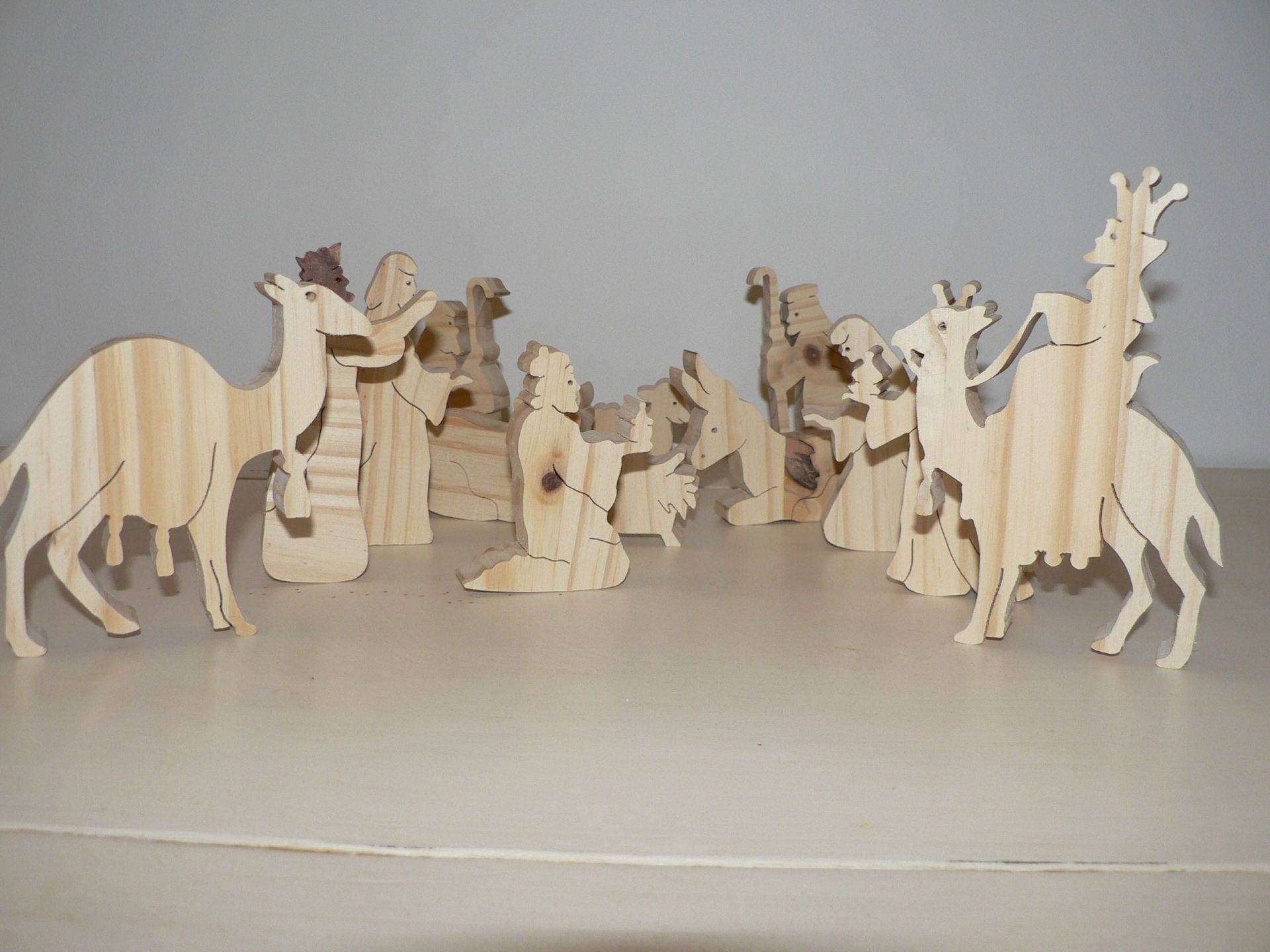 Lot de 13 Sujets La Crèche Noël en Pin Découpé