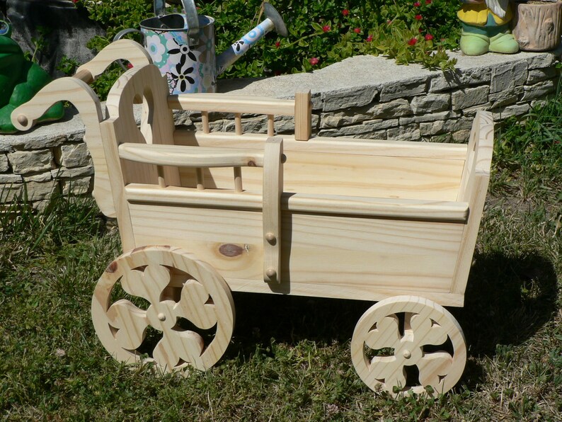 Handmade wooden pram for garden decoration, baptism, sugared almonds. image 4