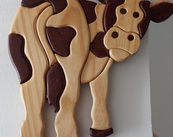 Vache en bois découpé façon  intarsia segmentation à accrocher