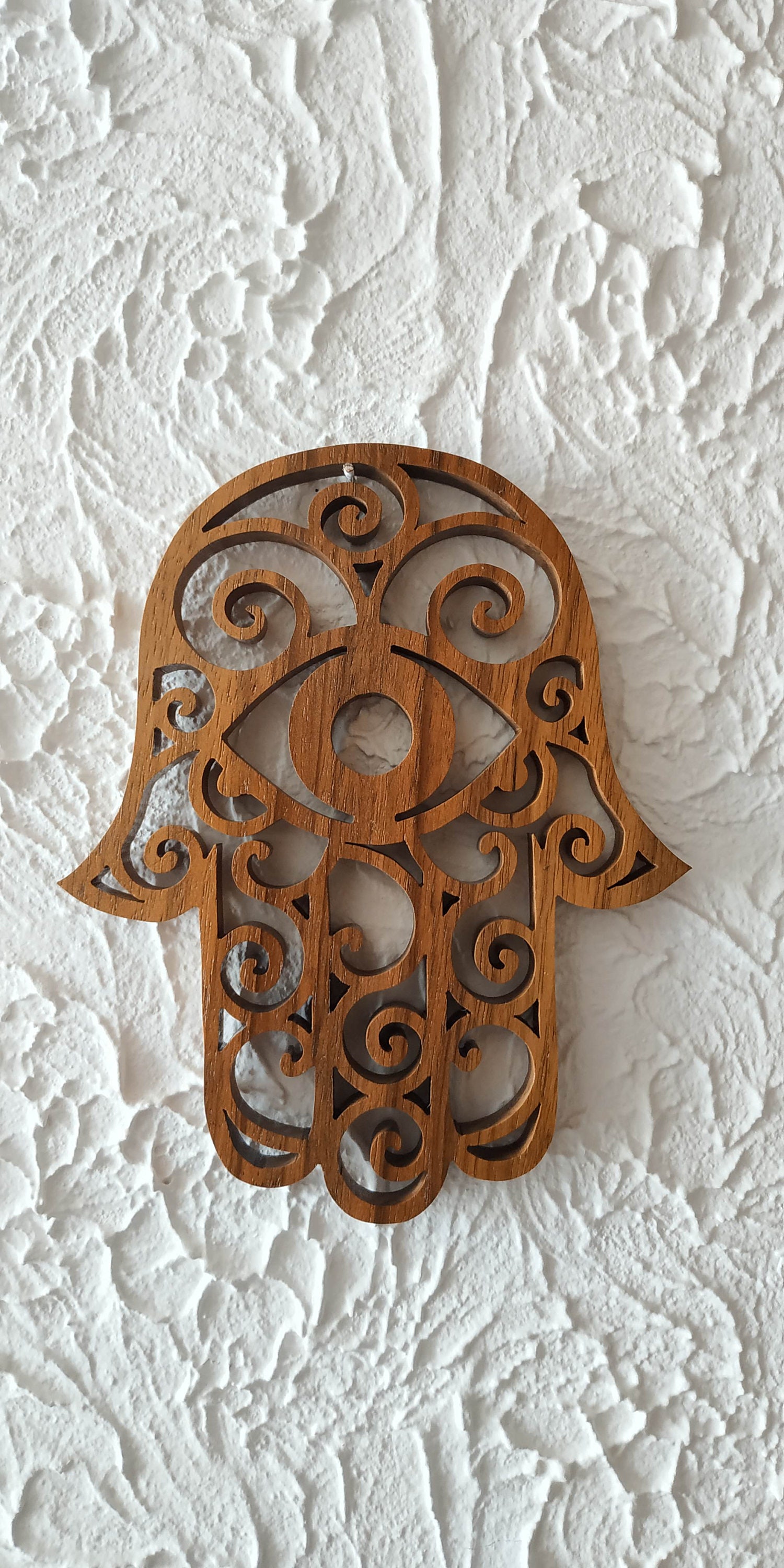 Main de Fatima, Fatma, La Hamsa, La Chamsa, en Noyer Massif - Le Bois Découpé