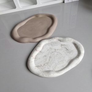 Plateau nuage irrégulier : décoration minimaliste faite main - Jesmonite
