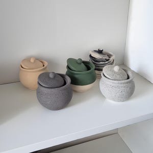 Matki Style Storage Pot with Lid : Handmade Jesmonite Home Decor and Gift