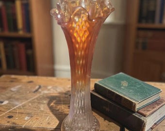 フェントン カーニバルグラス マリーゴールドとクリアの装飾ダイヤモンドパターン光沢花瓶