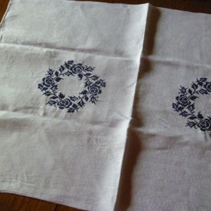 Table runner/ceiling, made of old linen, embroidered image 2