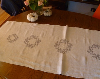 Table runners, table linen, blankets