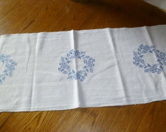 Table runner, table linen, home accessories, runner, embroidered, cross stitch