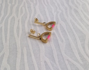 Boucles d'oreilles design bicolores acier inoxydable or et rose fluo