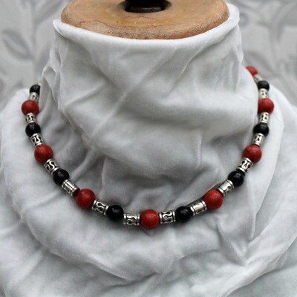 Perlenkette aus Onyx und Howlith