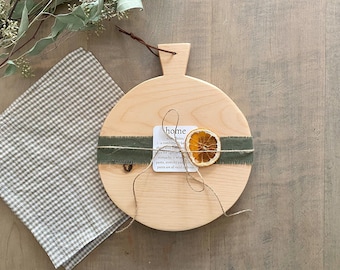 Natural Small Round Farmhouse Bread Board // Mini Charcuterie Tray // Date Night Charcuterie Board // Small Cheese Board