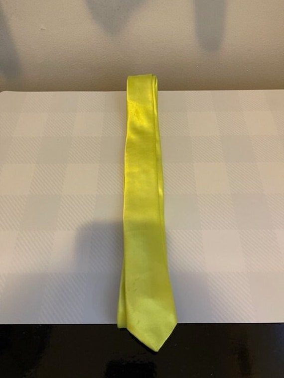 Yellow-Green Tie