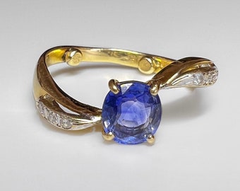 Exquisite Mid Century 14k Natural .80 ct Burmese Sapphire Ring 2.7g