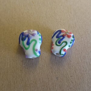 2 perles forme crâne calavera, tête de mort mexique en verre image 2