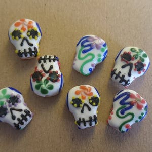 2 perles forme crâne calavera, tête de mort mexique en verre image 3