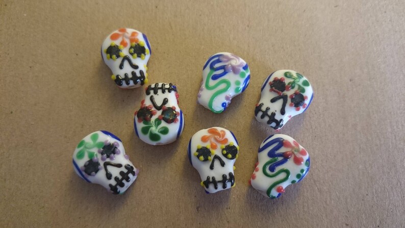 2 perles forme crâne calavera, tête de mort mexique en verre image 3