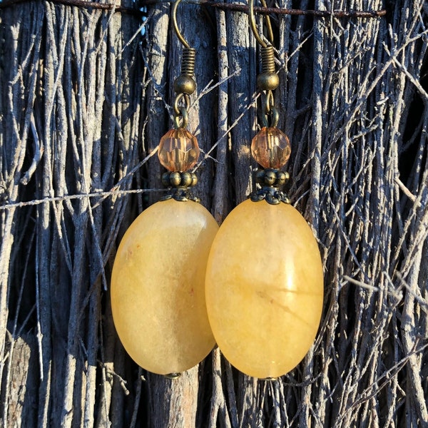 Boucles d’oreilles pendantes bronze et perle en pierre naturelle jaune