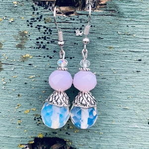 Boucles d'oreilles pendantes avec perles en verre de couleur transparente et rose image 1