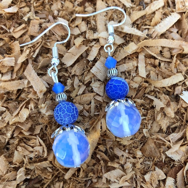 Blue dangling earrings, glass pearl and natural pearl