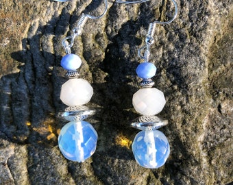 Boucles d'oreilles pendantes perle en verre transparente, perle à facettes blanche translucide et bleue