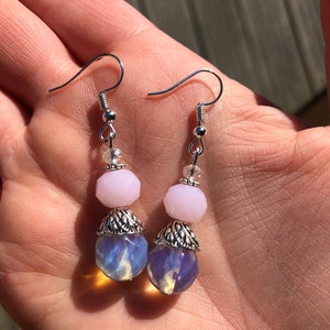 Boucles d'oreilles pendantes avec perles en verre de couleur transparente et rose image 6